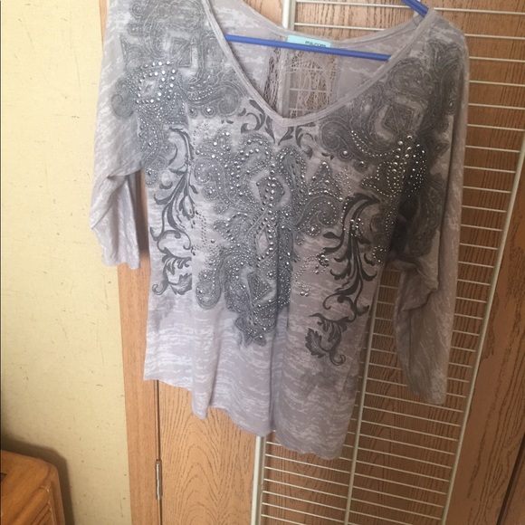 Maurice’s tops - Picture 5 of 5